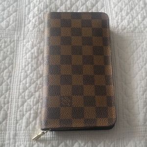 LV Zippy Damier Ebene Wallet